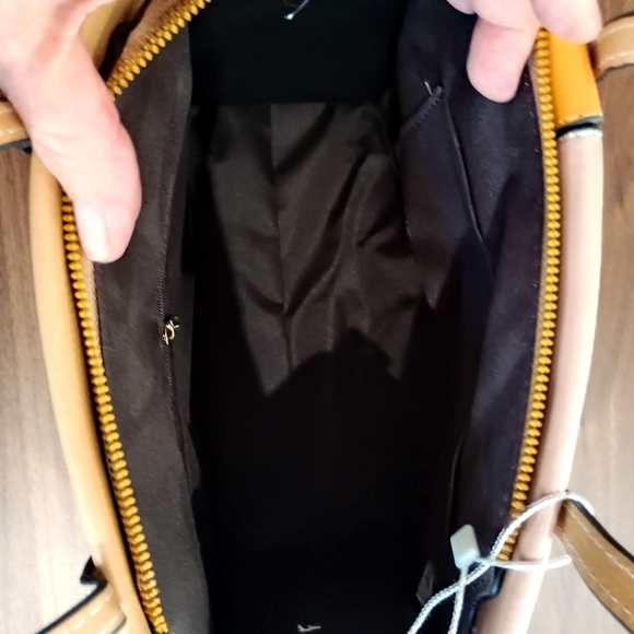 Elegant Yellow and Cream Women's Handbag - Picture 5 of 7